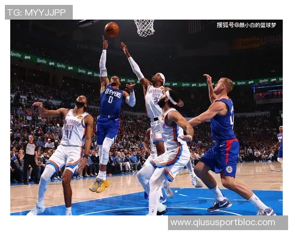 费尔斯半场表现出色8中5三分2中1贡献12分并送出3次助攻 费尔斯半场表现出色8中5三分2中1贡献12分并送出3次助攻