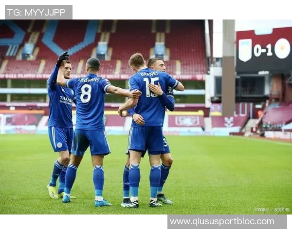 纽卡球迷与马赛当地球迷发生冲突部分人紧急躲入酒吧避难 纽卡球迷与马赛当地球迷发生冲突部分人紧急躲入酒吧避难