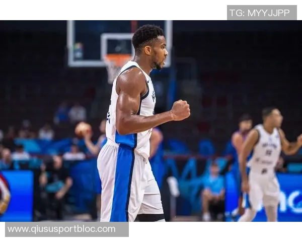 字母哥疯狂表现半场高效得分18分助球队领先正负值达15